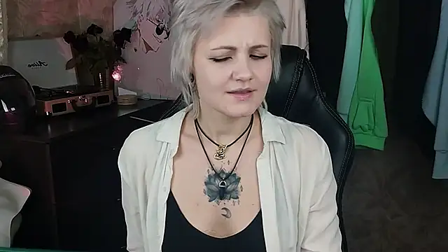 EvaBrownie online show from 02.04.25