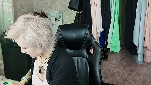 EvaBrownie online show from 02.05.25