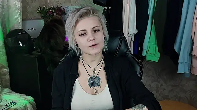 EvaBrownie online show from 02.05.25