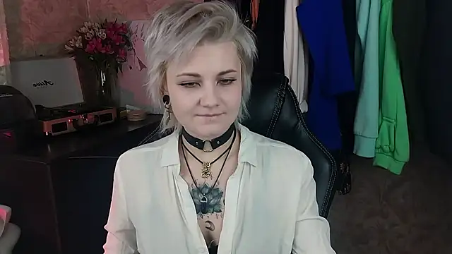 EvaBrownie online show from 02.11.25