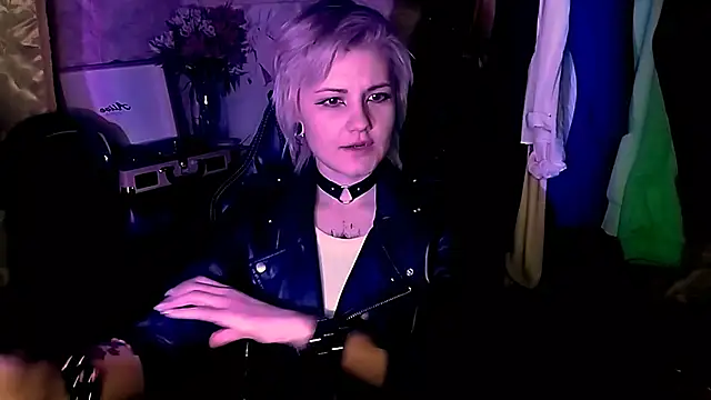 EvaBrownie online show from 02.14.25