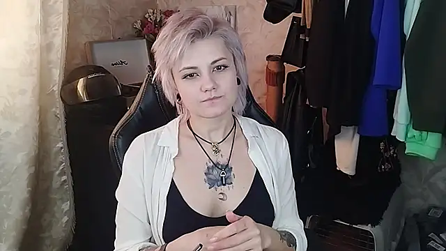 EvaBrownie online show from 02.18.25