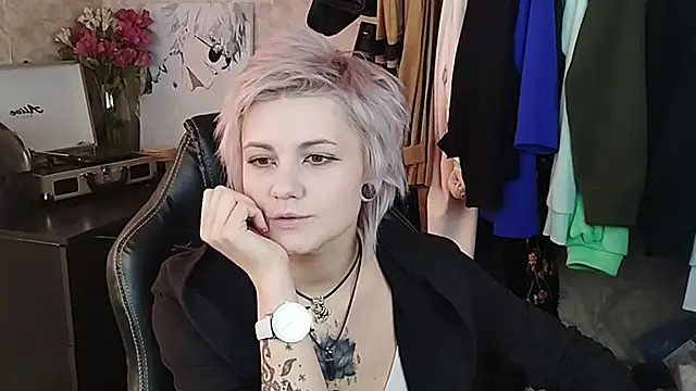 EvaBrownie online show from 02.19.25