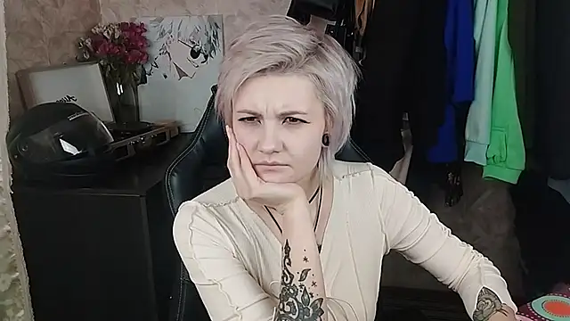 EvaBrownie online show from 02.21.25