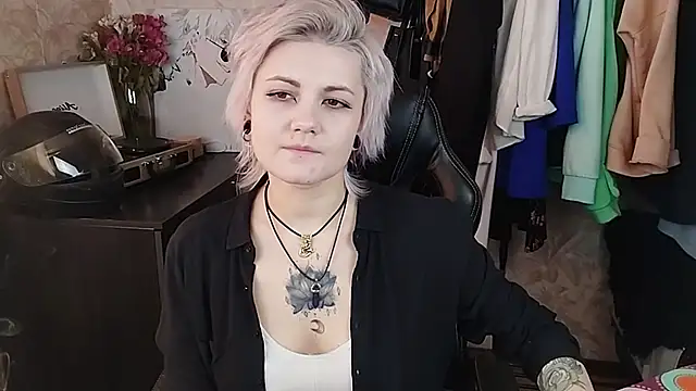 EvaBrownie online show from 02.22.25