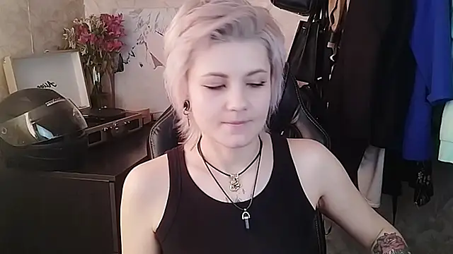 EvaBrownie online show from 02.24.25