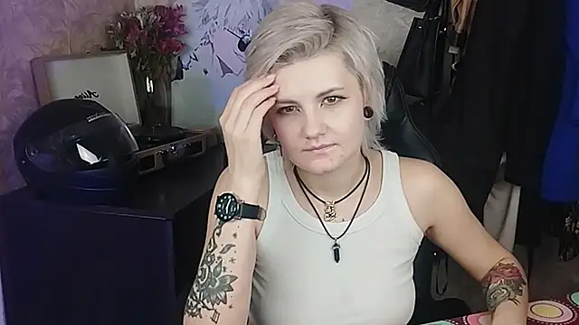 EvaBrownie online show from 02.24.25