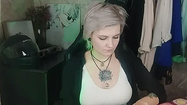 EvaBrownie online show from 02.27.25