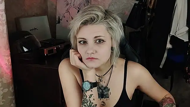 EvaBrownie online show from 03.05.25