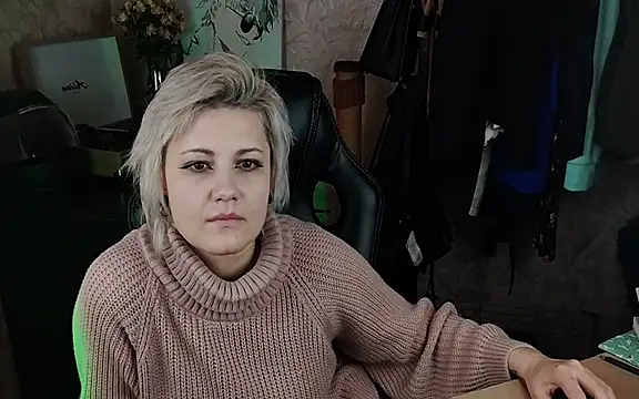 EvaBrownie online show from 03.12.25