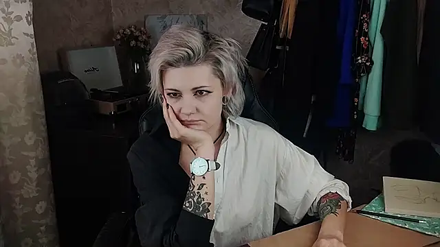 EvaBrownie online show from 03.13.25