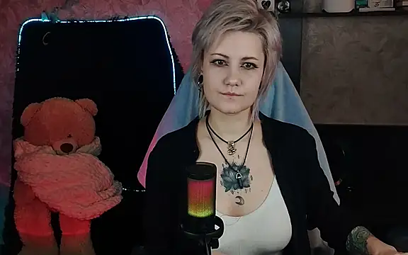 EvaBrownie online show from 03.15.25