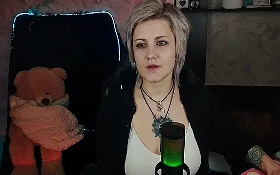 EvaBrownie online show from 03.15.25