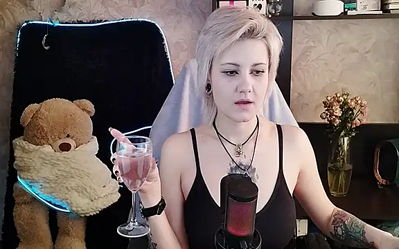 EvaBrownie online show from 03.16.25