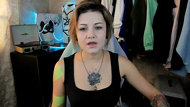 EvaBrownie online show from 09.20.25