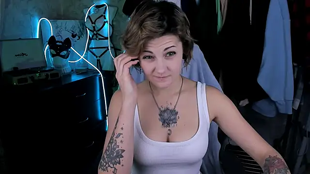 EvaBrownie online show from 10.21.25