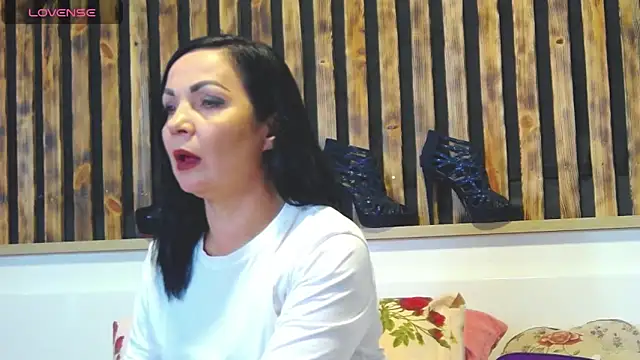 Snapshot of Tory_Lovi chatting on 11.26.25 Tory Lovi online show from 11.26.25