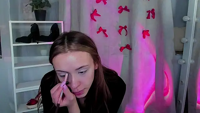 Sahara Shields online show from 02.12.25