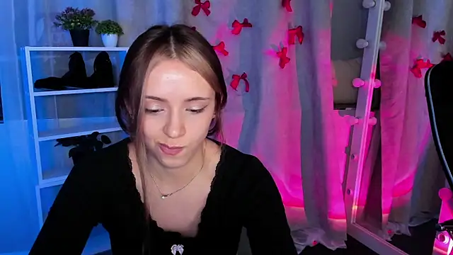 Sahara Shields online show from 03.06.25