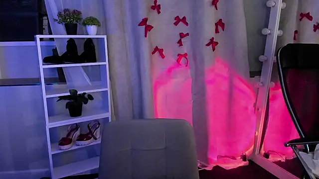 Sahara Shields online show from 03.11.25