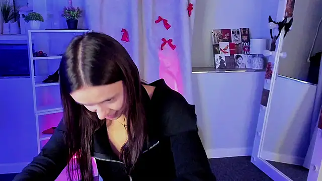 Sahara Shields online show from 09.11.25