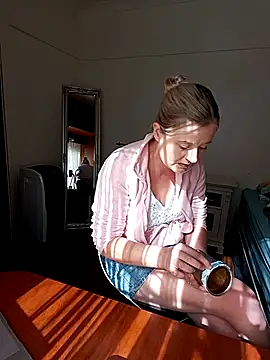 Snapshot of Vintasia chatting on 09.18.25 Vintasia online show from 09.18.25