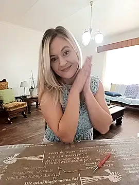 Snapshot of Vintasia chatting on 10.06.25 Vintasia online show from 10.06.25