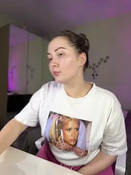 Snapshot of Kiss_My_Body chatting on 02.20.25 Kiss My Body online show from 02.20.25