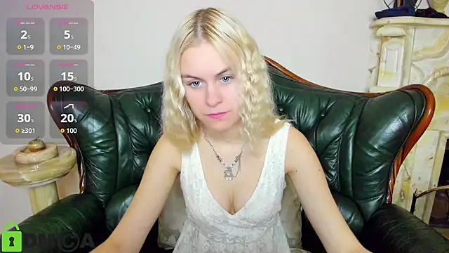 Snapshot of HillEva chatting on 10.27.25 HillEva online show from 10.27.25