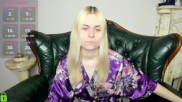 Snapshot of HillEva chatting on 11.08.25 HillEva online show from 11.08.25