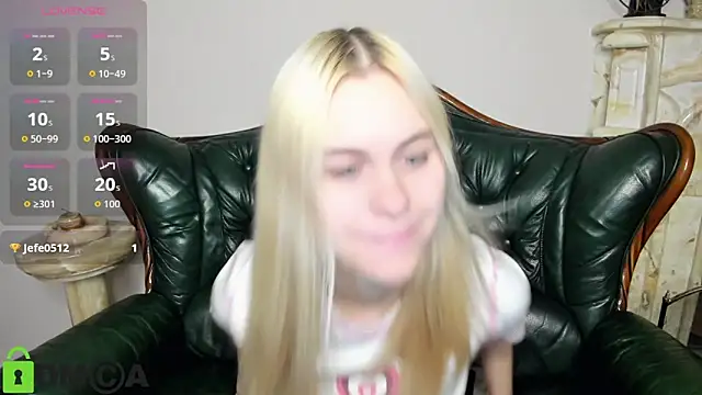 Snapshot of HillEva chatting on 11.12.25 HillEva online show from 11.12.25