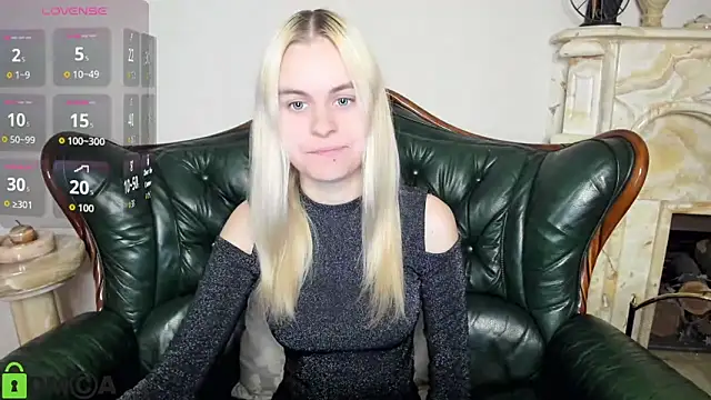 Snapshot of HillEva chatting on 11.19.25 HillEva online show from 11.19.25