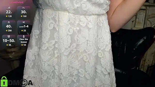 Snapshot of HillEva chatting on 11.30.25 HillEva online show from 11.30.25