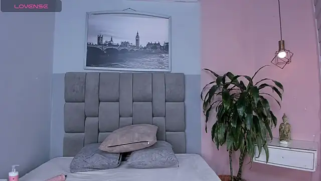 janna lopez  online show from 10.26.25