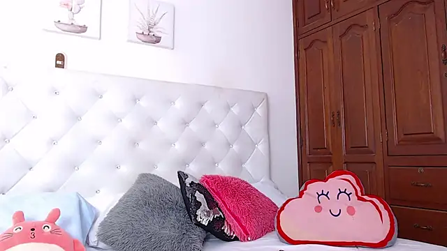 Snapshot of littleslut1 chatting on 03.12.25 littleslut1 online show from 03.12.25