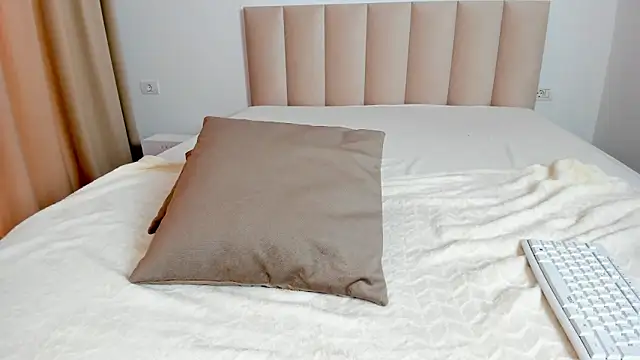 Saradiamond1 online show from 01.26.25