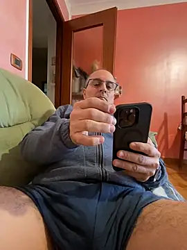 Snapshot of sempreilmio2 chatting on 02.15.25 sempreilmio2 online show from 02.15.25