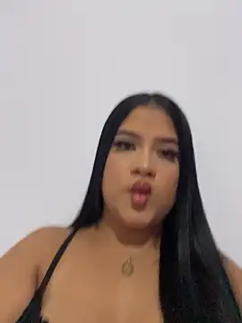 Snapshot of Cinnamon-Dirty chatting on 12.13.25 Cinnamon-Dirty online show from 12.13.25