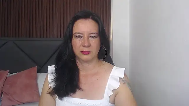 emmily taylor  online show from 02.01.25