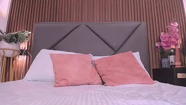 emmily taylor  online show from 02.06.25