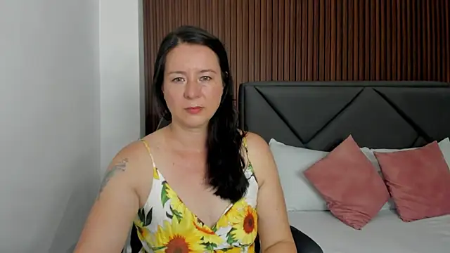 emmily taylor  online show from 02.10.25