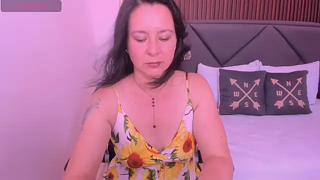 emmily taylor  online show from 03.10.25