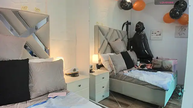 raquell moore online show from 10.15.25