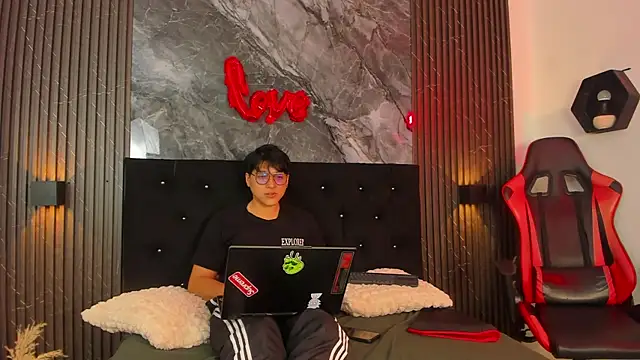 vanilla hot online show from 02.21.25