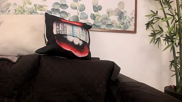 Snapshot of NicolettaLima chatting on 03.18.25 NicolettaLima online show from 03.18.25