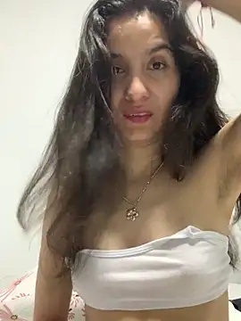 Bella still online show from 10.16.25