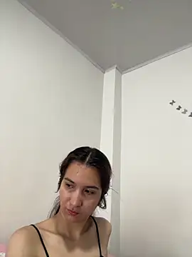 Bella still online show from 04.21.26