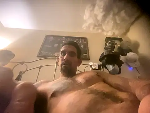 Snapshot of hornycouple818 chatting on 11.29.25 hornycouple818 online show from 11.29.25