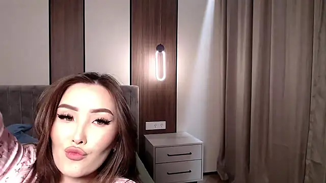 Snapshot of mystiksirenn chatting on 11.13.25 mystiksirenn online show from 11.13.25