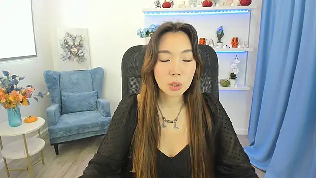 Snapshot of AnnaReyla chatting on 10.26.25 AnnaReyla online show from 10.26.25